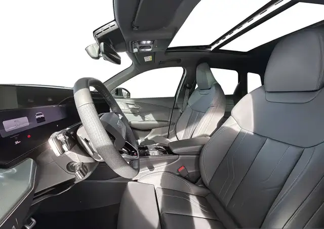 Audi Q3 view 7