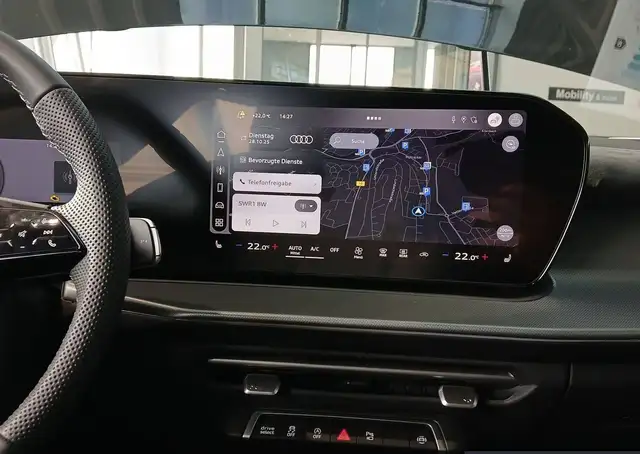 Audi Q3 view 10