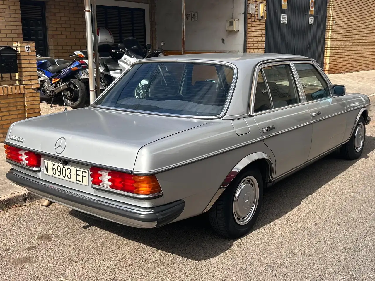 Mercedes-Benz Baureihe 123 300D, foto 2