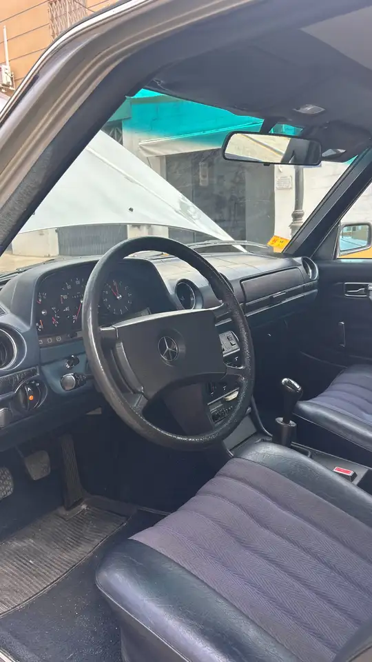 Mercedes-Benz Baureihe 123 300D, foto 4
