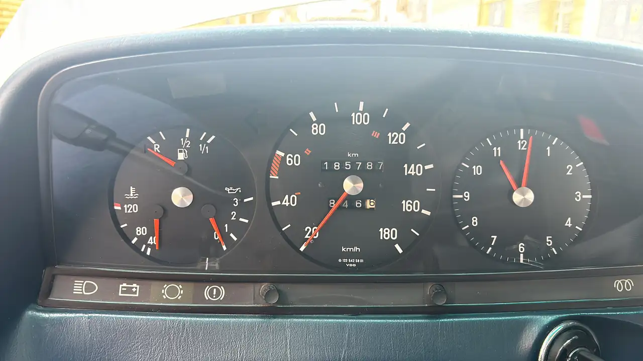 Mercedes-Benz Baureihe 123 300D, foto 7