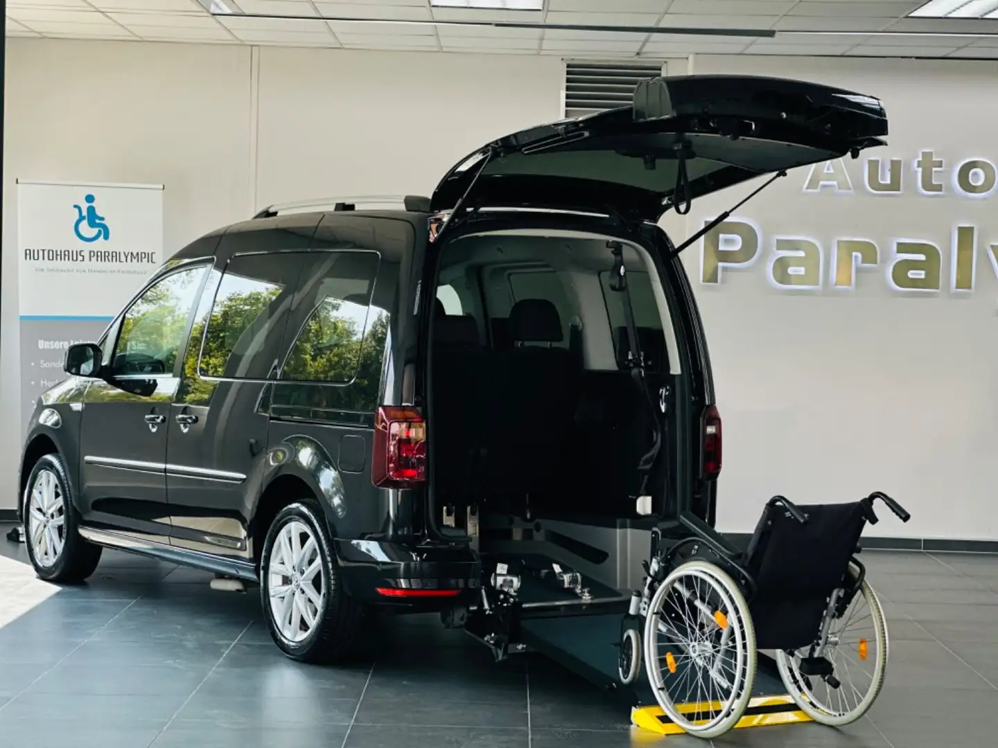 Volkswagen Caddy Highline TSI DSG Behindertengerecht-Rampe Schwarz - 1