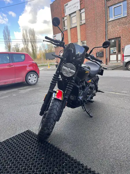 Royal Enfield Guerillia 450 - foto 2