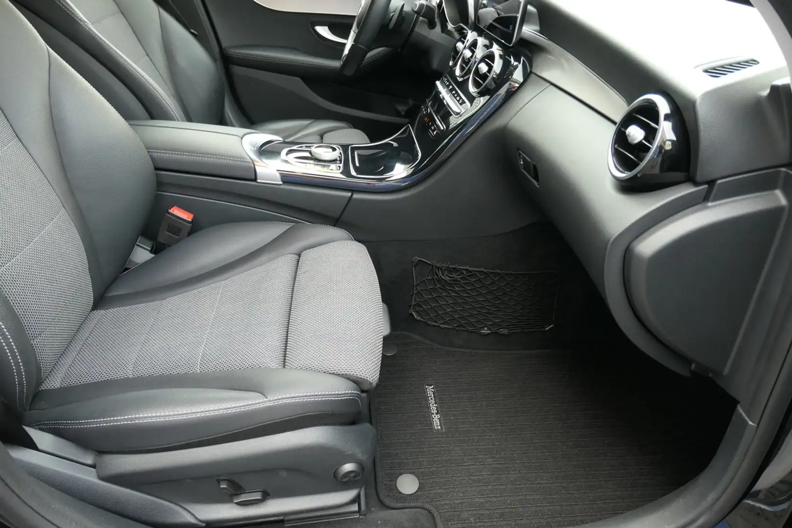 Mercedes-Benz C 200 d T Avantgarde Distronic LED Top Zustand! Schwarz - 2