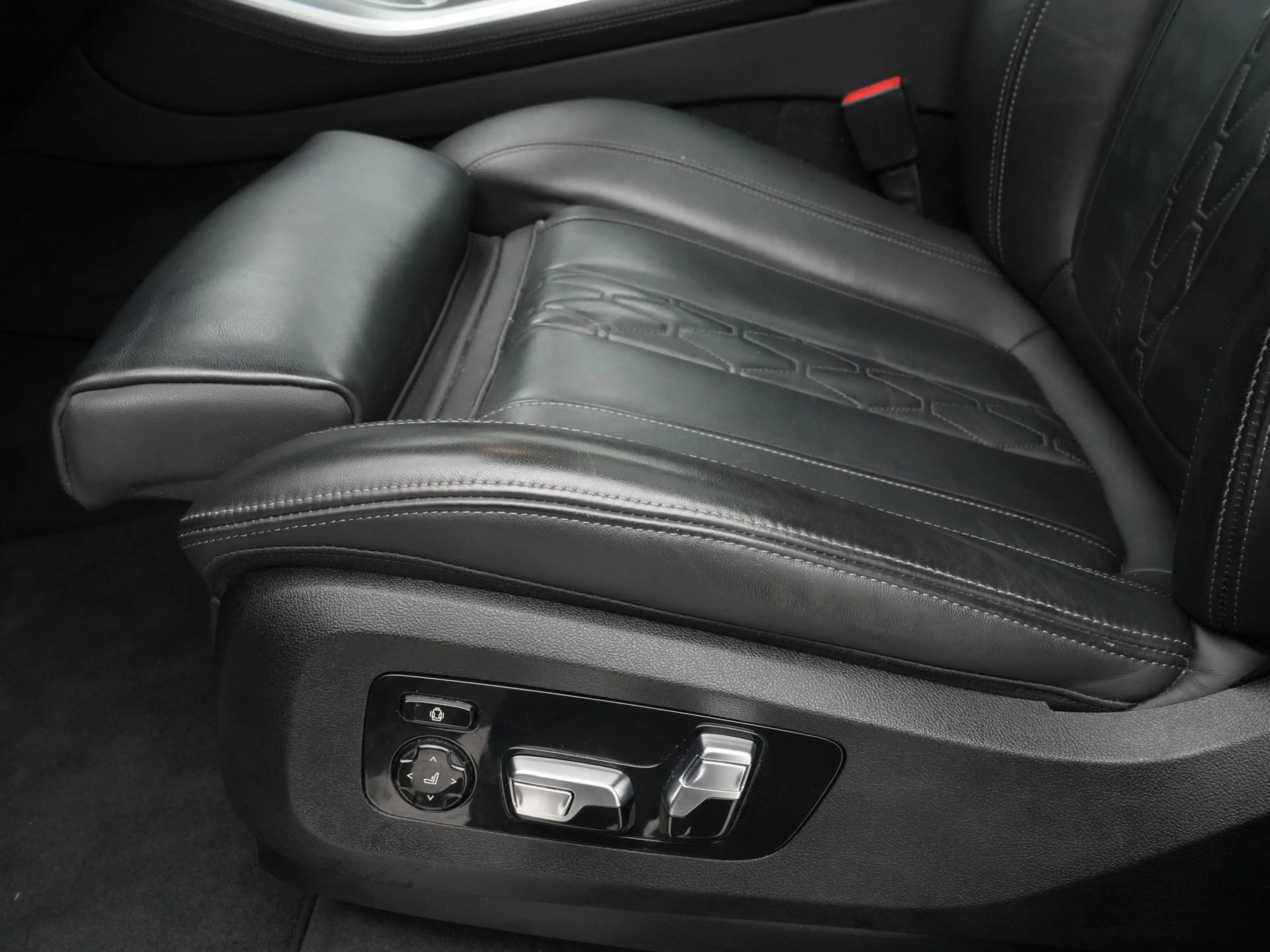 BMW X5 xDrive45e High Executive SoH 95% — photo 15