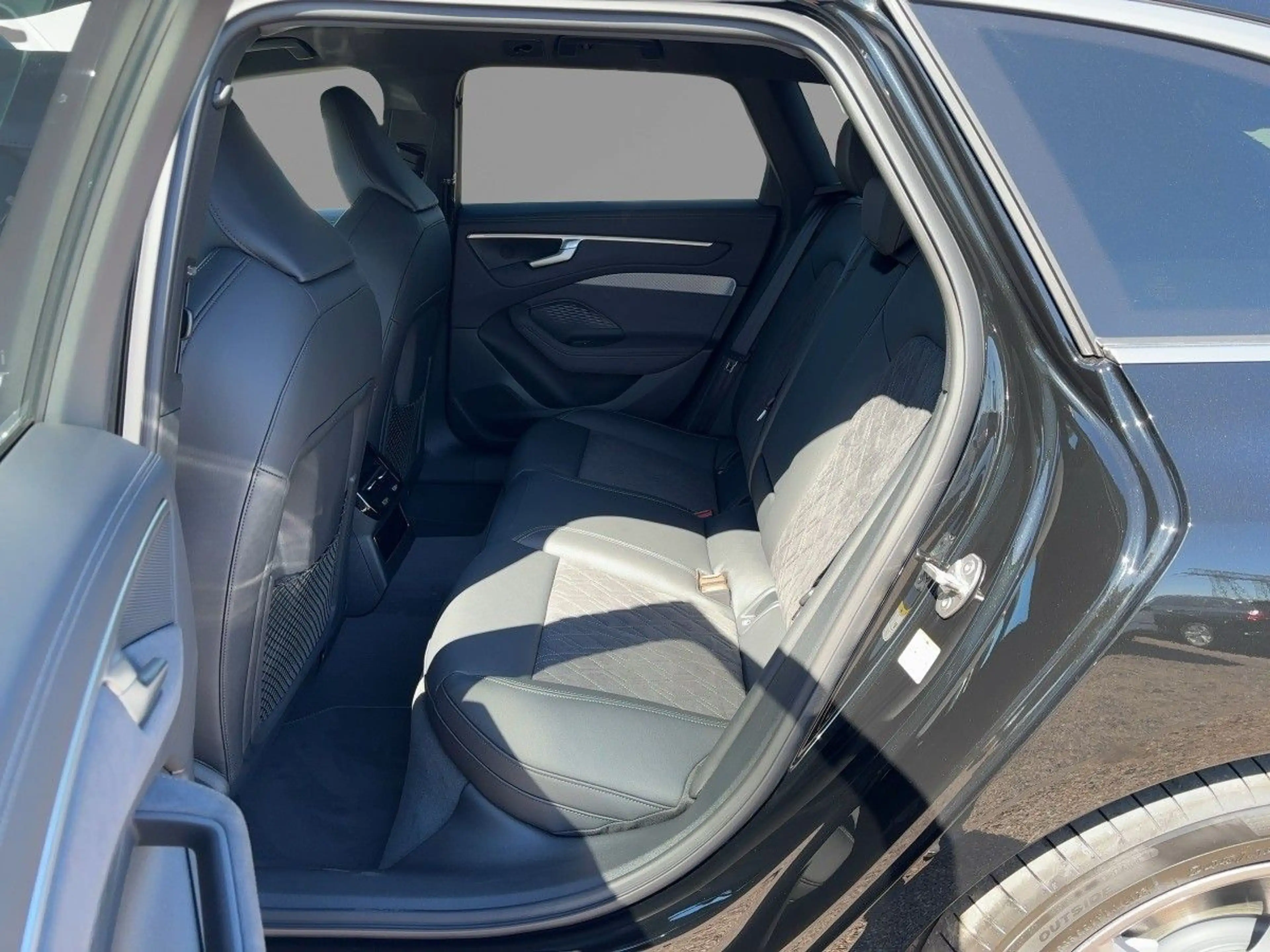 Audi A6 e-hybrid quattro — photo 12