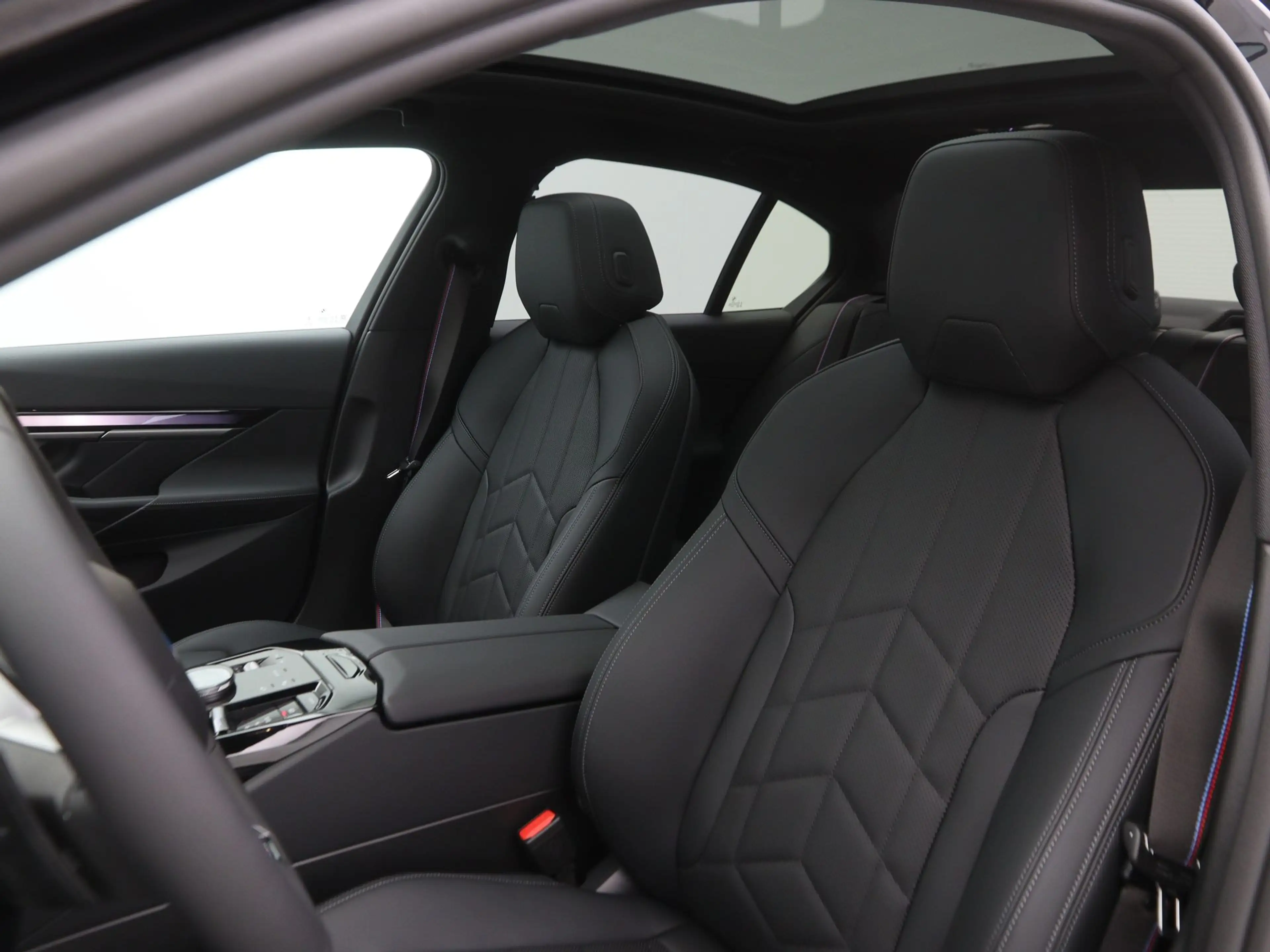 BMW i5 eDrive40 M Sport Edition 84 kWh — photo 4