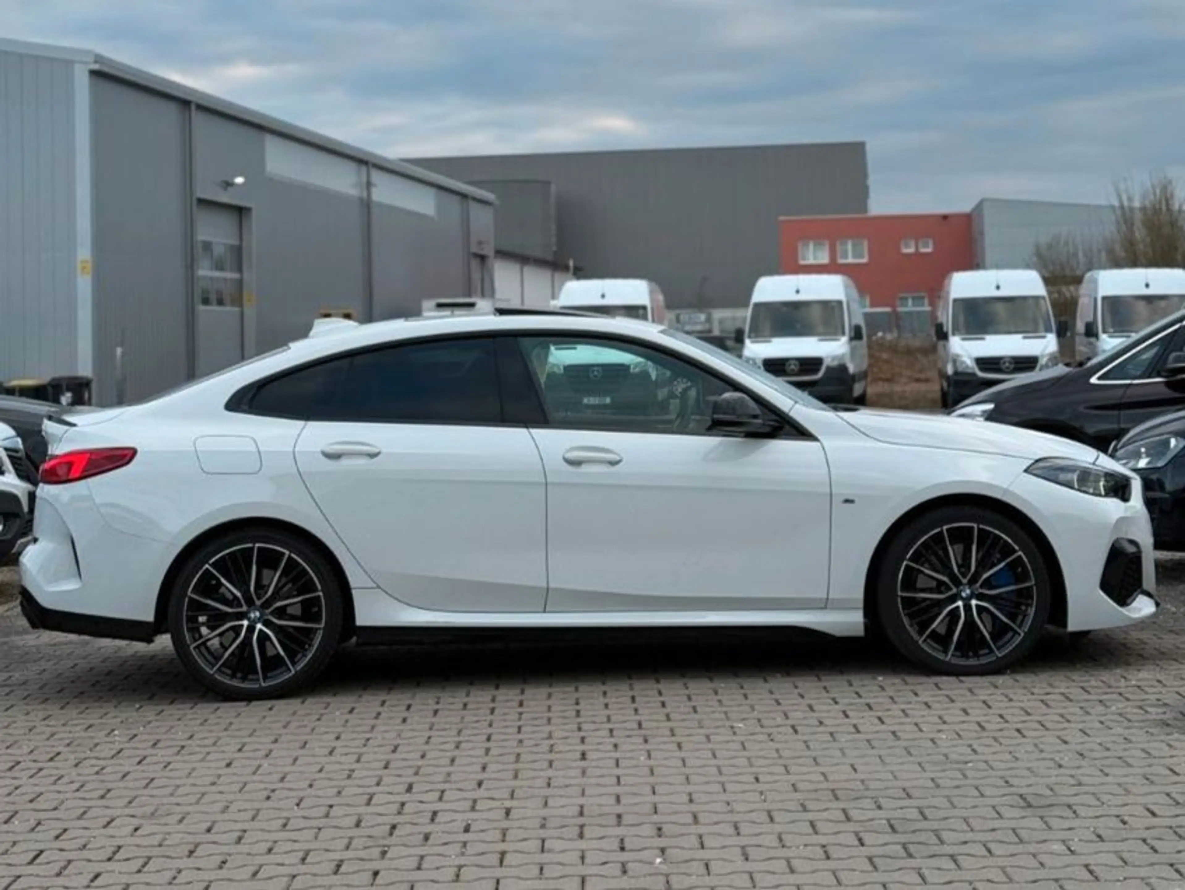 BMW 235 i xDrive Gran Coupe *PANO*BCM*SHZ*GRA*MFL* — photo 5
