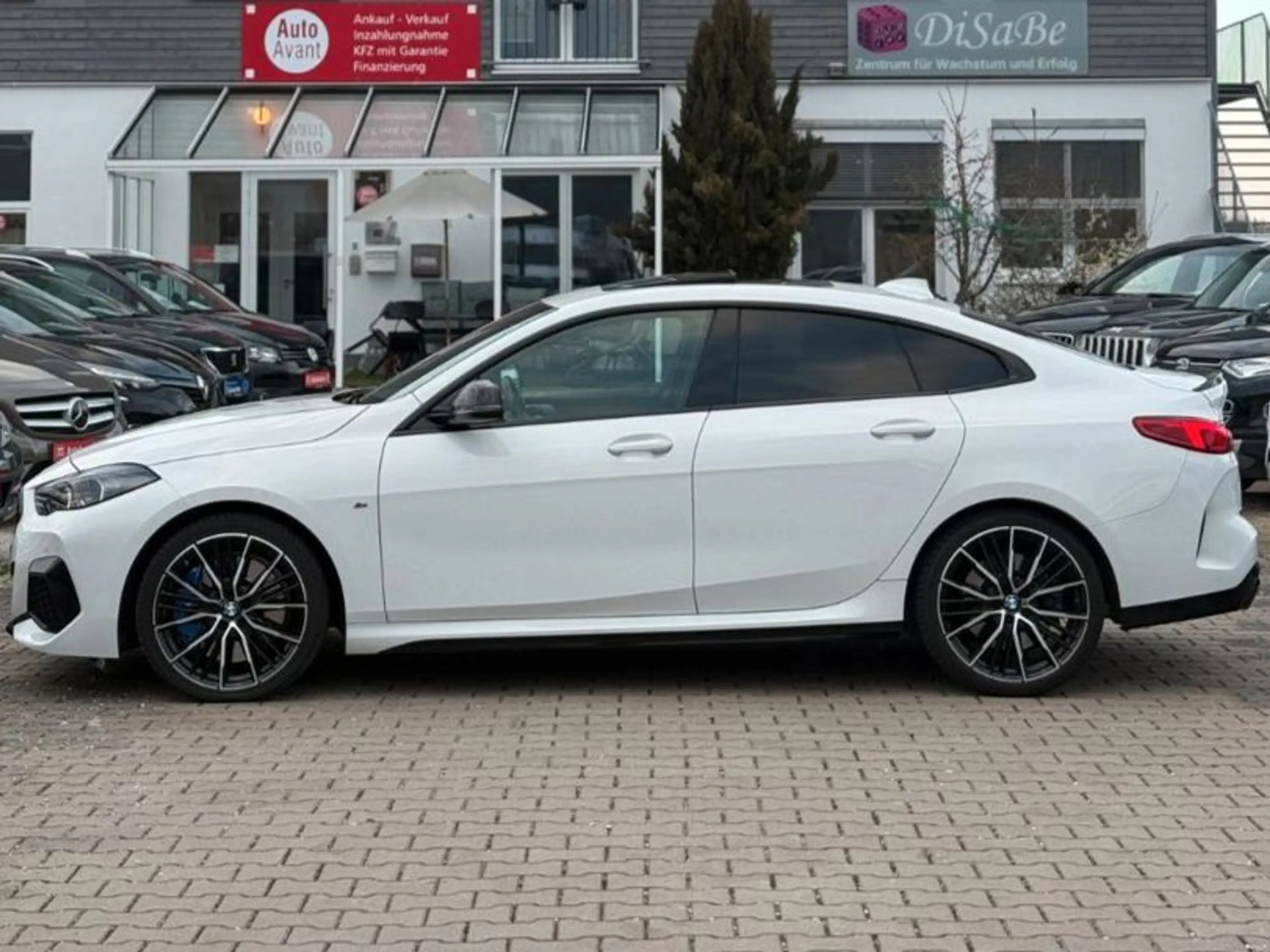 BMW 235 i xDrive Gran Coupe *PANO*BCM*SHZ*GRA*MFL* — photo 4