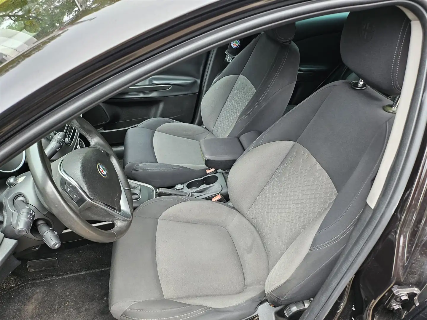 Alfa Romeo Giulietta 1.4 Turbo 105pk Progression Zwart - 2