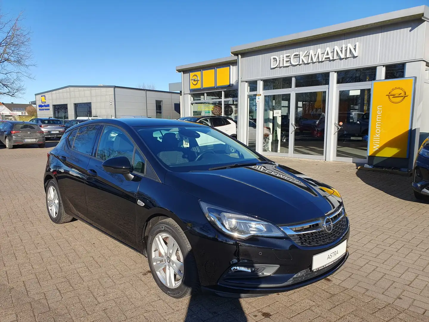 Opel Astra 1.4 Active AHK SHZ RFK PDC V/H Allwetter Negro - 1