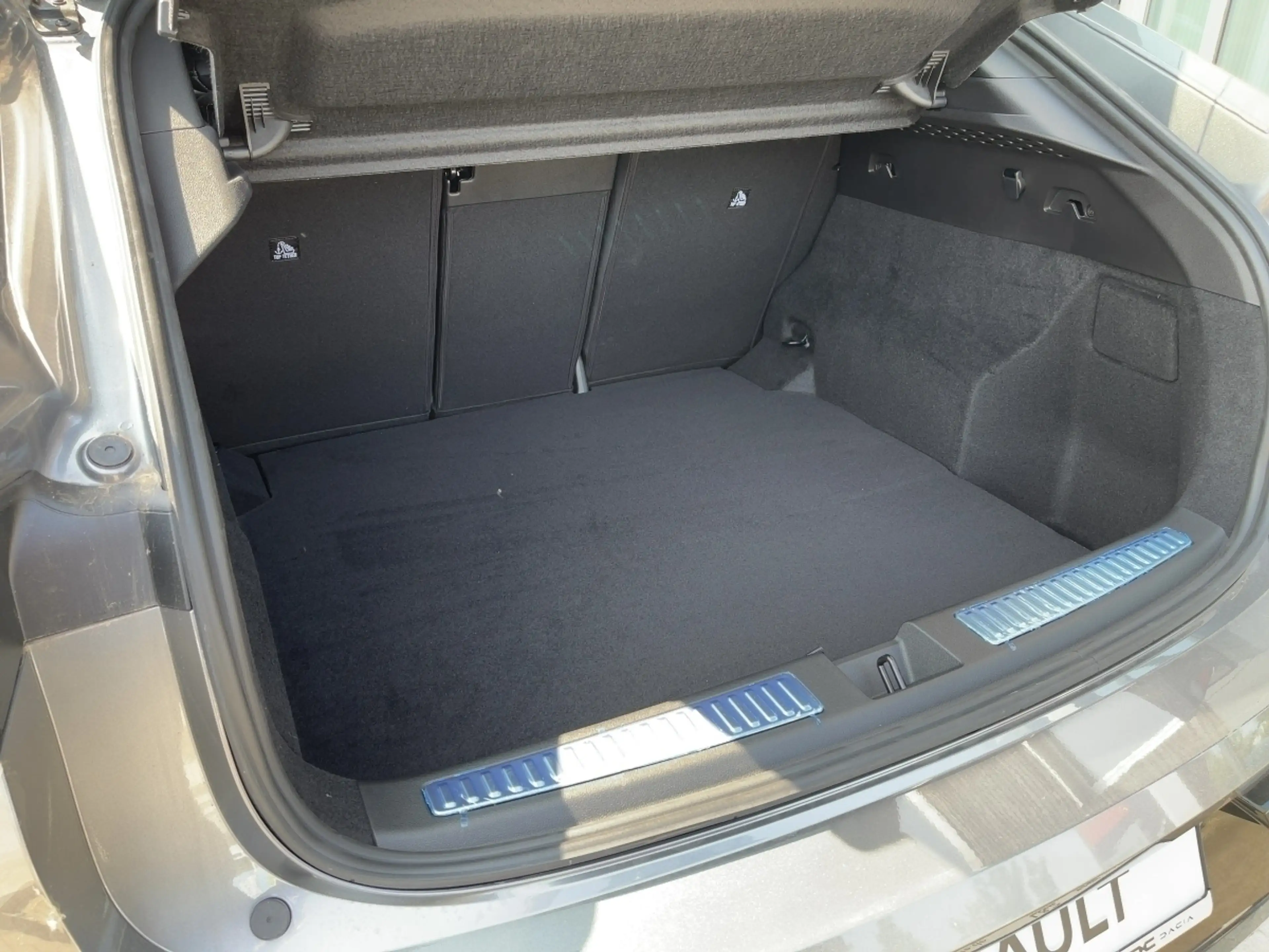 Renault Rafale Techno E-Tech Full Hybrid 200 — photo 9