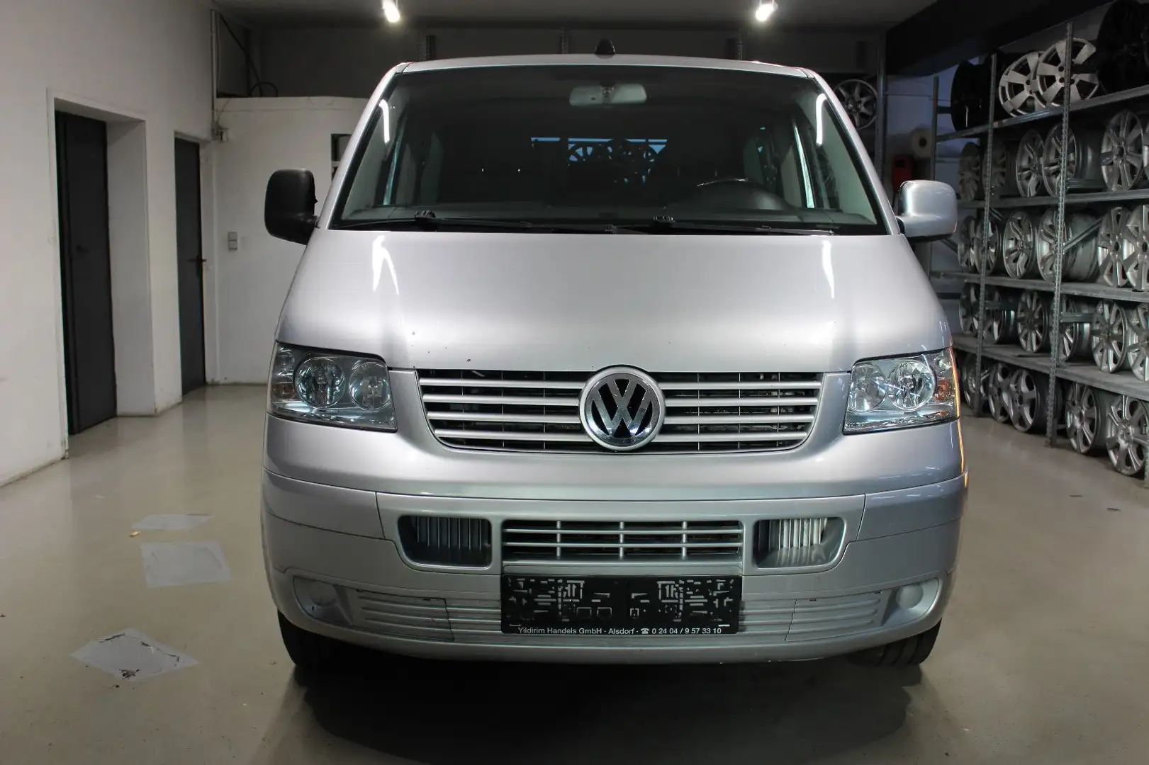 Volkswagen T5 Multivan *7SITZER*AHK*NAVI*TEMOPAT Silber - 2