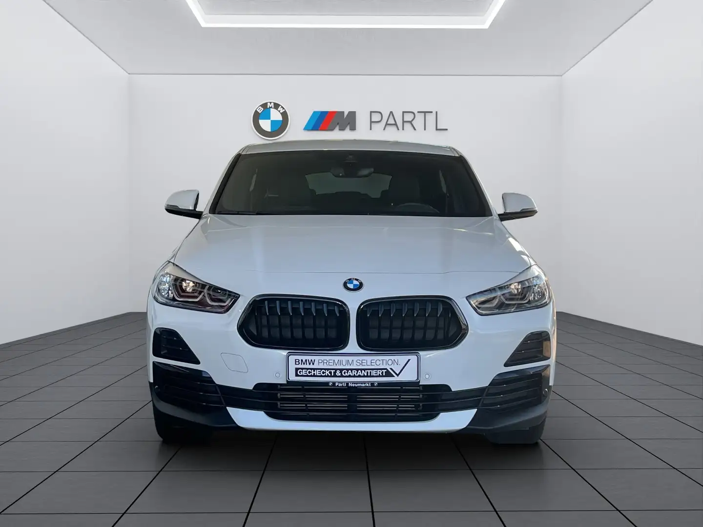 BMW X2 sDrive18d NAVI LED RFK PDC DAB Tempomat Blanc - 2