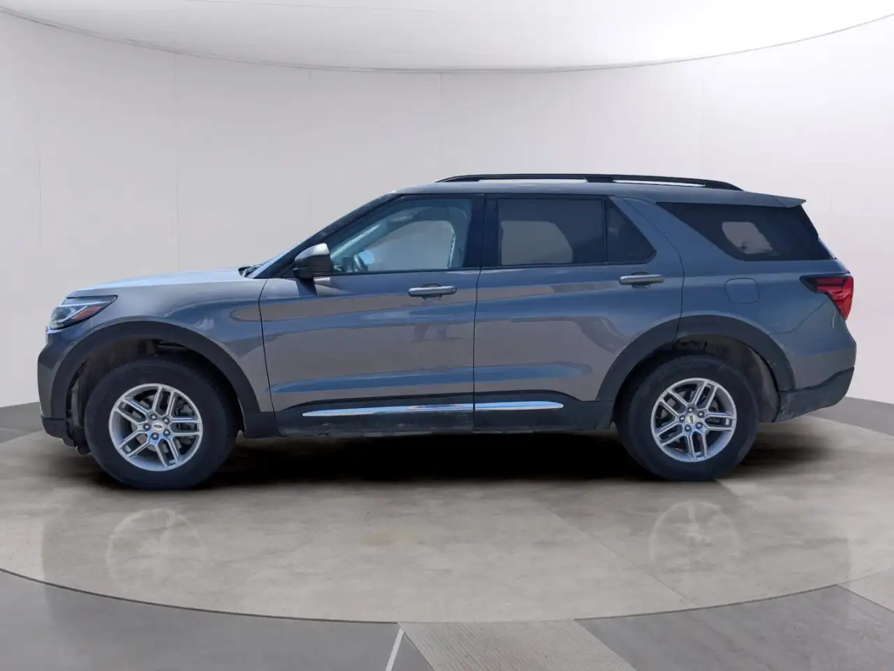 Ford Explorer снимка Ford Explorer