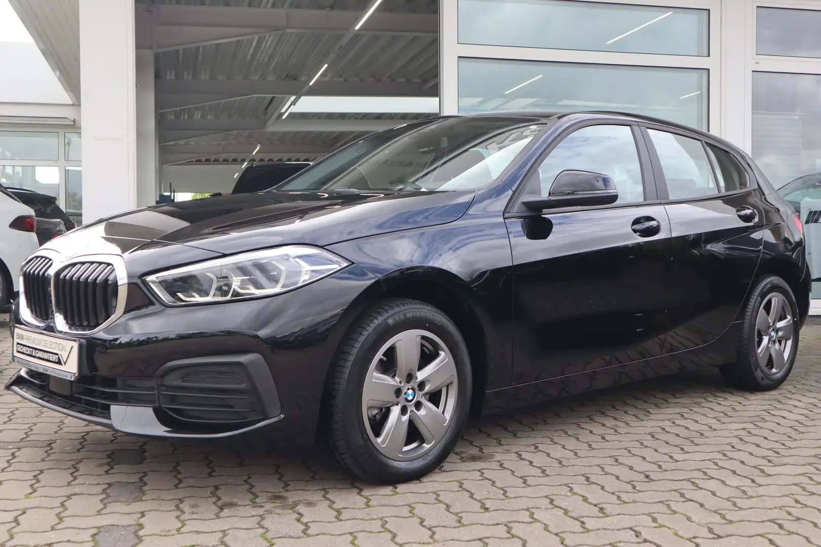 BMW 118 i Hatch Advantage/DAB/LED/WLAN/Tempomat/Shz Noir - 1