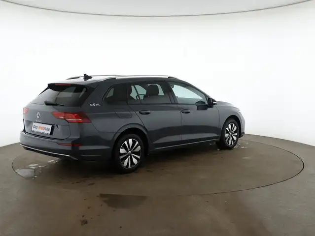 Volkswagen Golf view 4