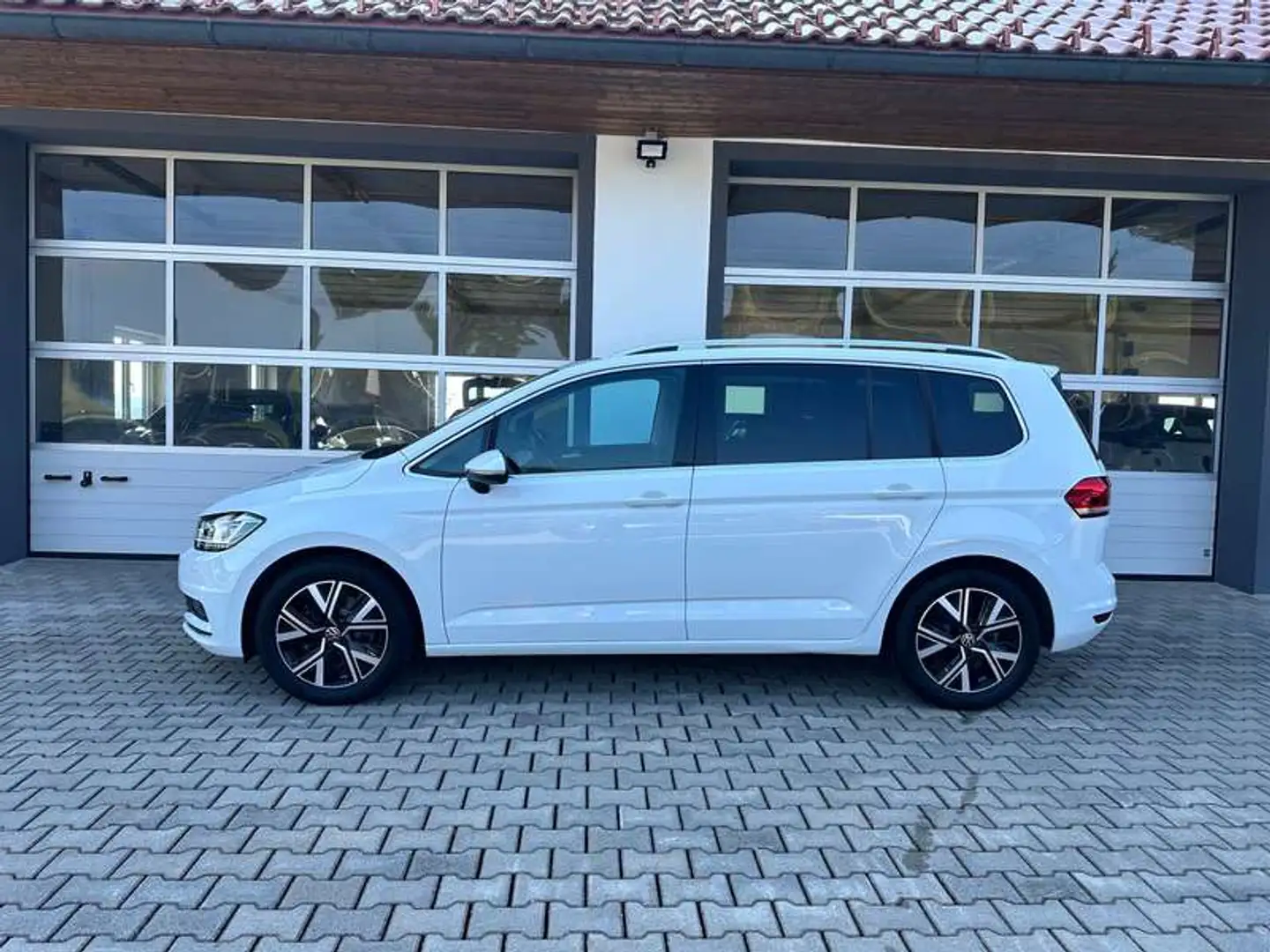 Volkswagen Touran Highline 2,0 TDI DSG *AHV*LED*STANDHZ*RFK*DIGITAL* Weiß - 2