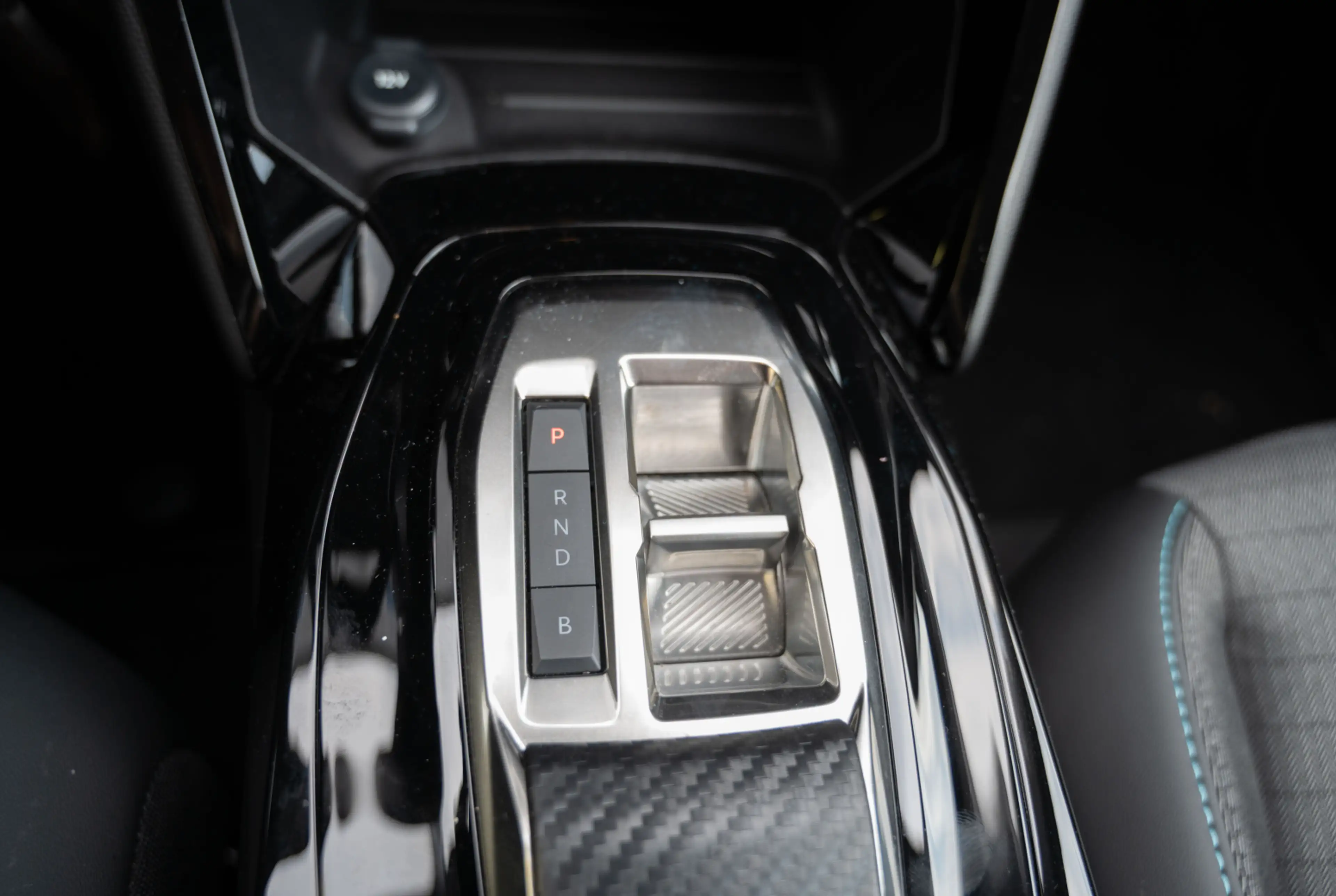 Peugeot 208 Allure Pack Elektromotor 136 *MIRRORSCREEN*SHZ*WÄRMEPUMPE* — photo 11