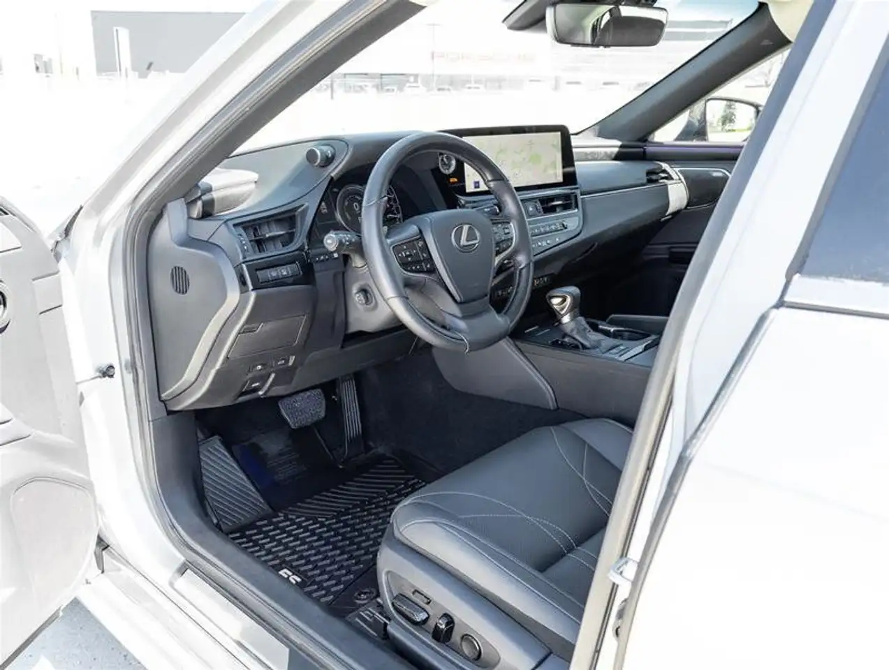 Lexus ES снимка Lexus ES