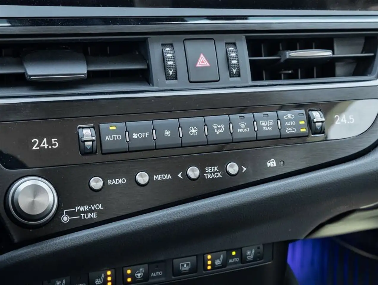 Lexus ES снимка Lexus ES