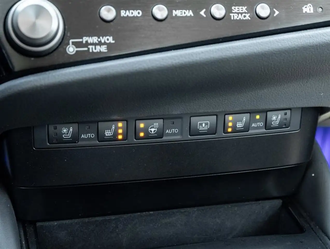 Lexus ES снимка Lexus ES