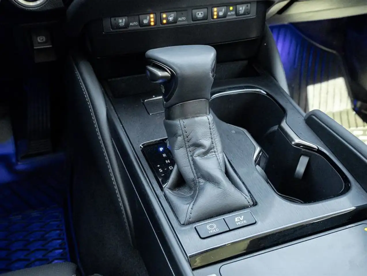 Lexus ES снимка Lexus ES