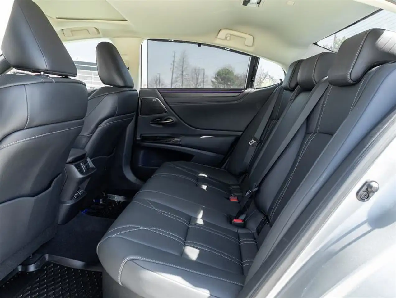 Lexus ES снимка Lexus ES