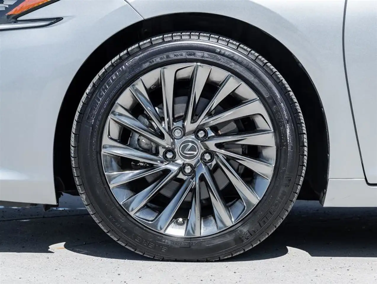 Lexus ES снимка Lexus ES