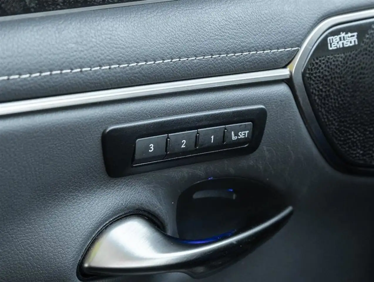 Lexus ES снимка Lexus ES