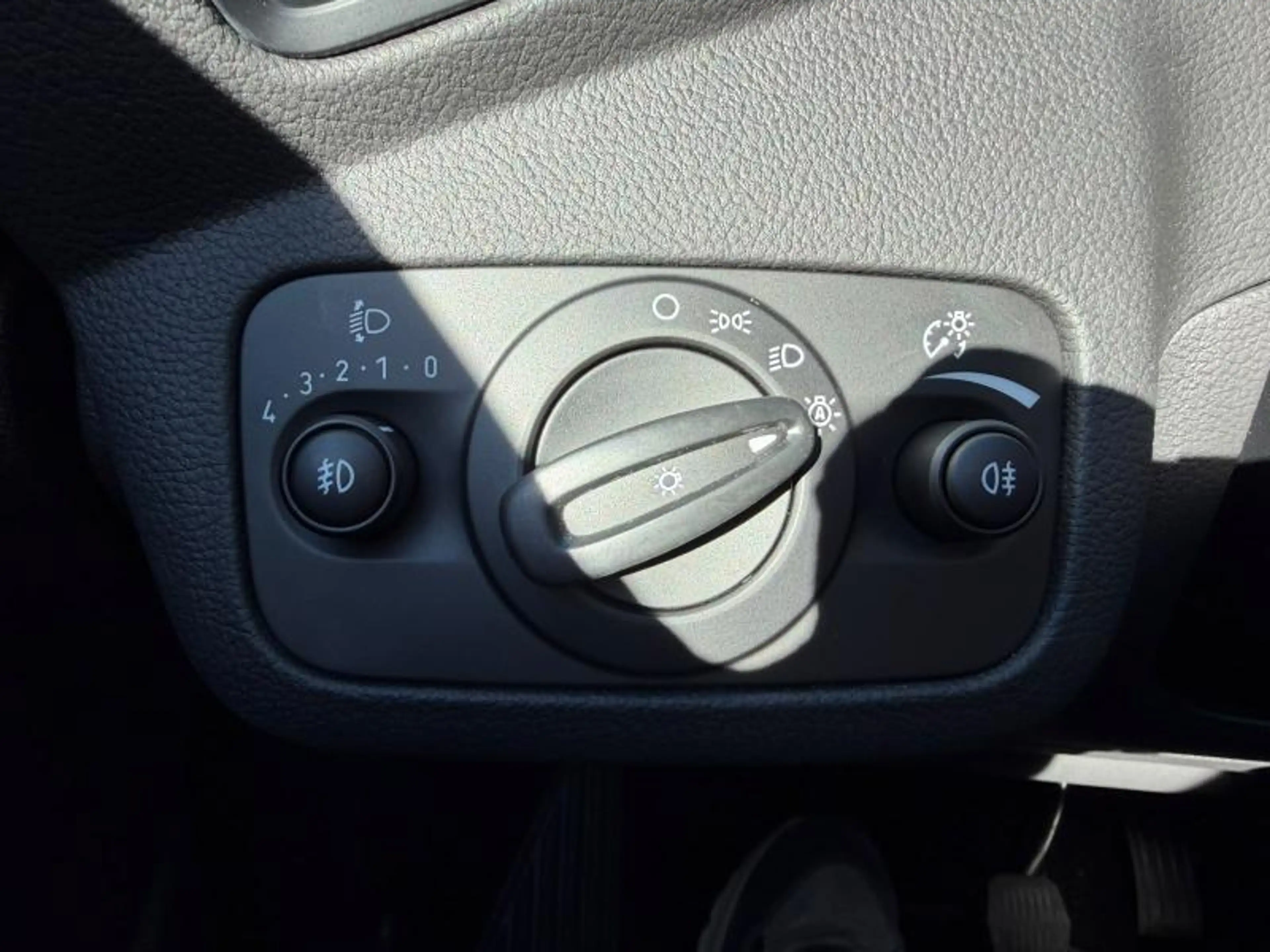 Ford C-Max Trend — photo 11