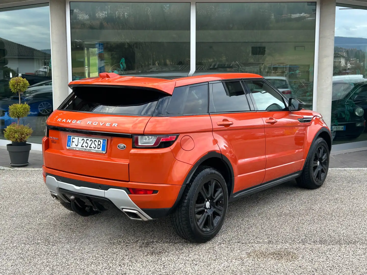Land Rover Range Rover Evoque 2.0 td4 Autobiography 180cv auto "GANCIO TRAINO" Arancione - 2