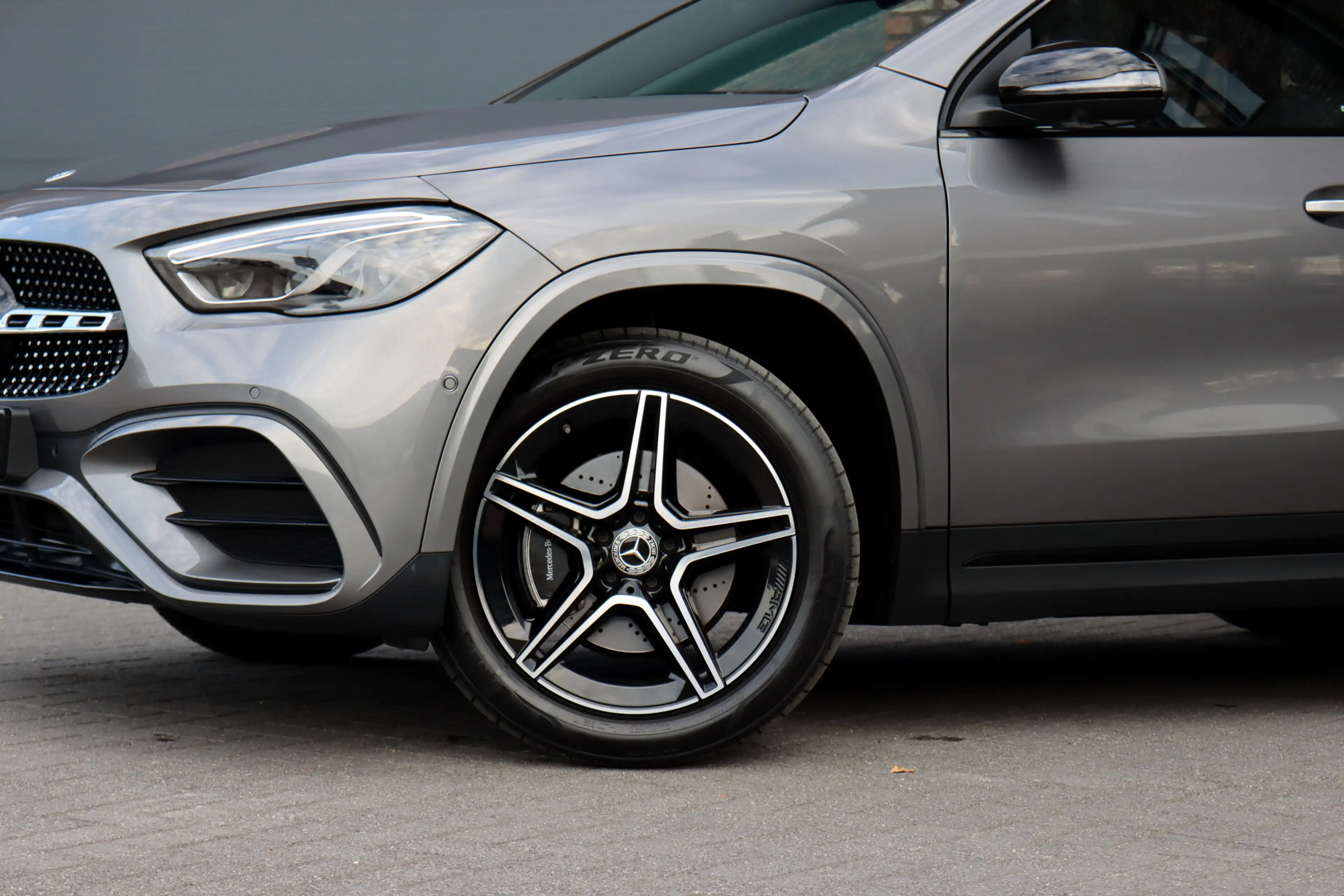 Mercedes-Benz GLA 250 e Premium+ AMG Line | Facelift | Distronic | Panor — photo 17