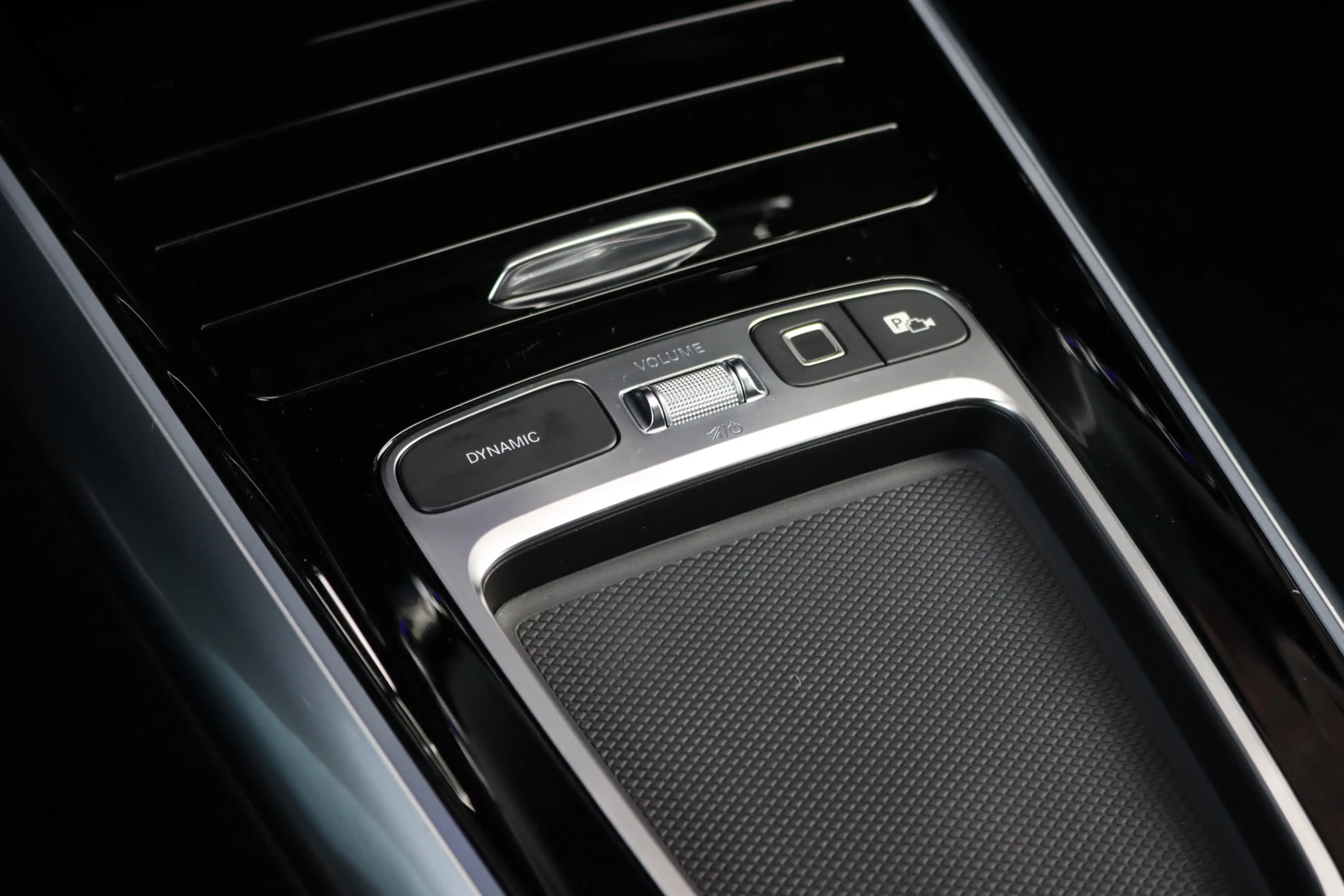 Mercedes-Benz GLA 250 e Premium+ AMG Line | Facelift | Distronic | Panor — photo 33