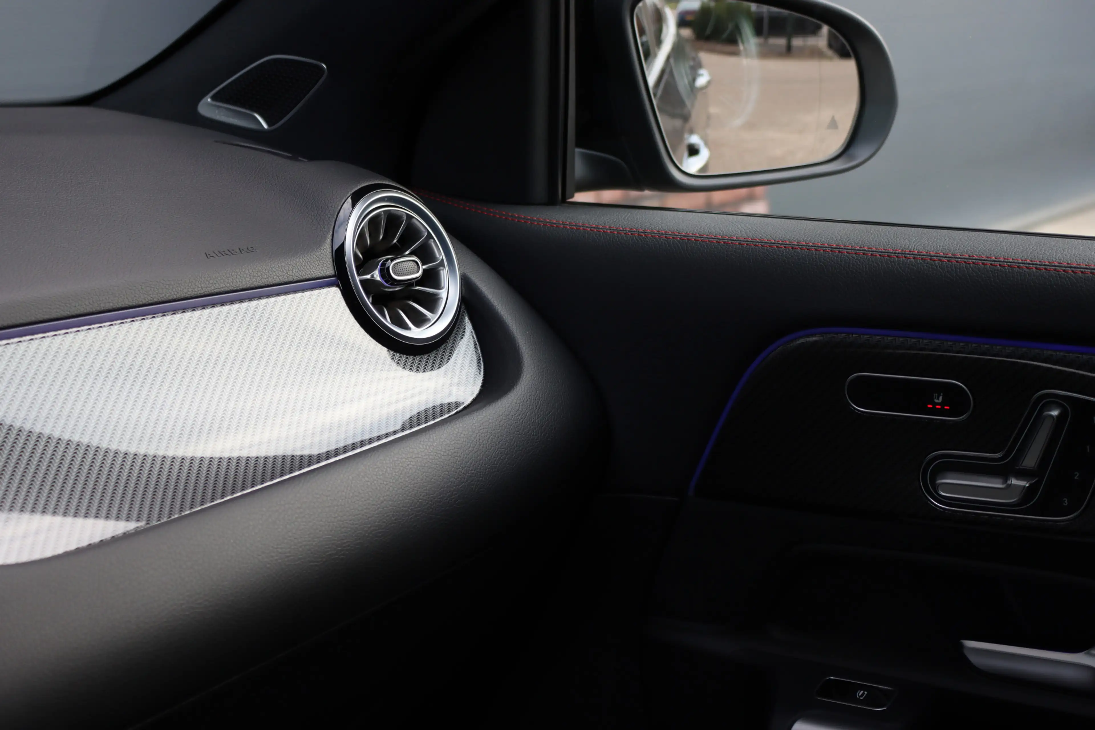 Mercedes-Benz GLA 250 e Premium+ AMG Line | Facelift | Distronic | Panor — photo 8