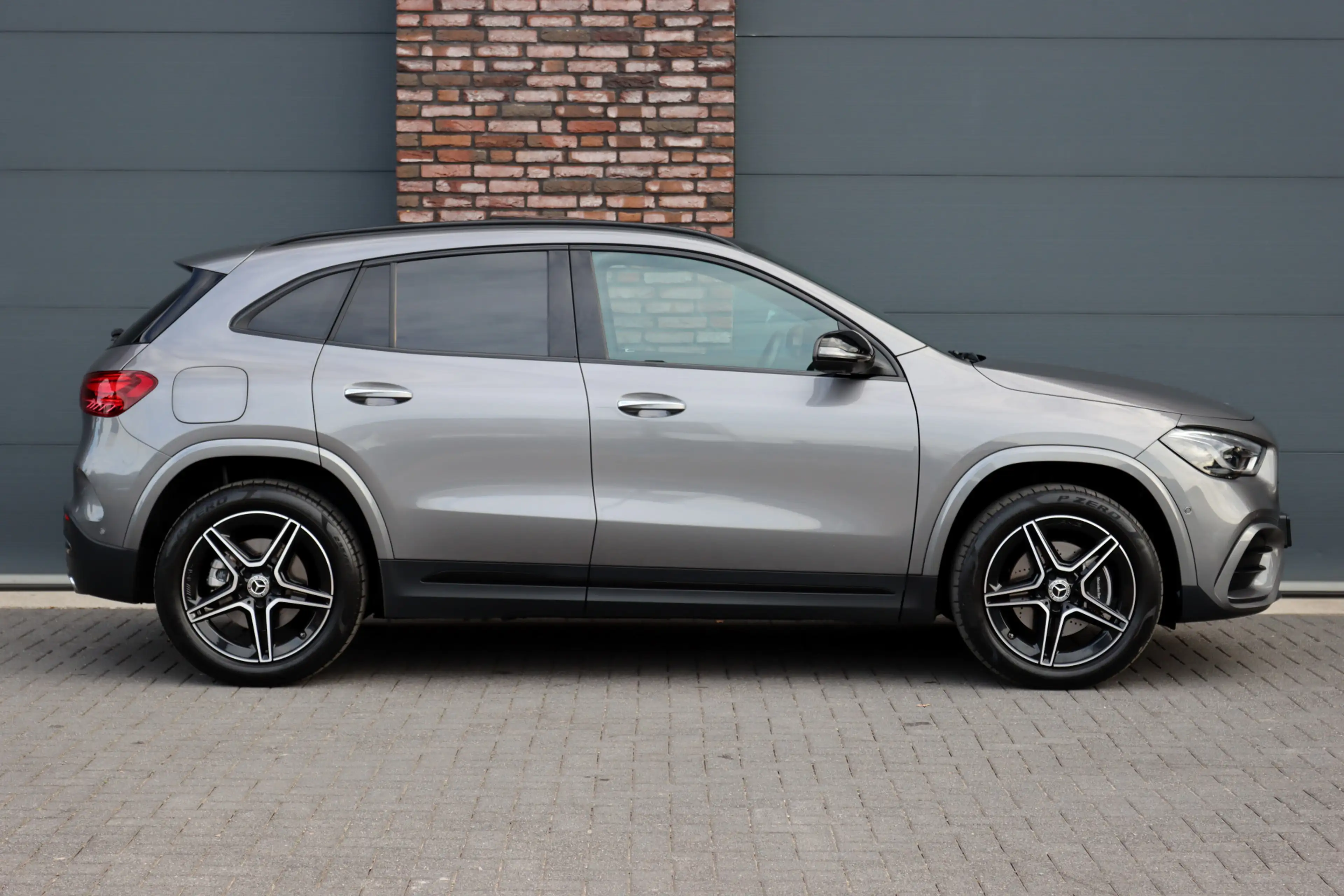 Mercedes-Benz GLA 250 e Premium+ AMG Line | Facelift | Distronic | Panor — photo 11