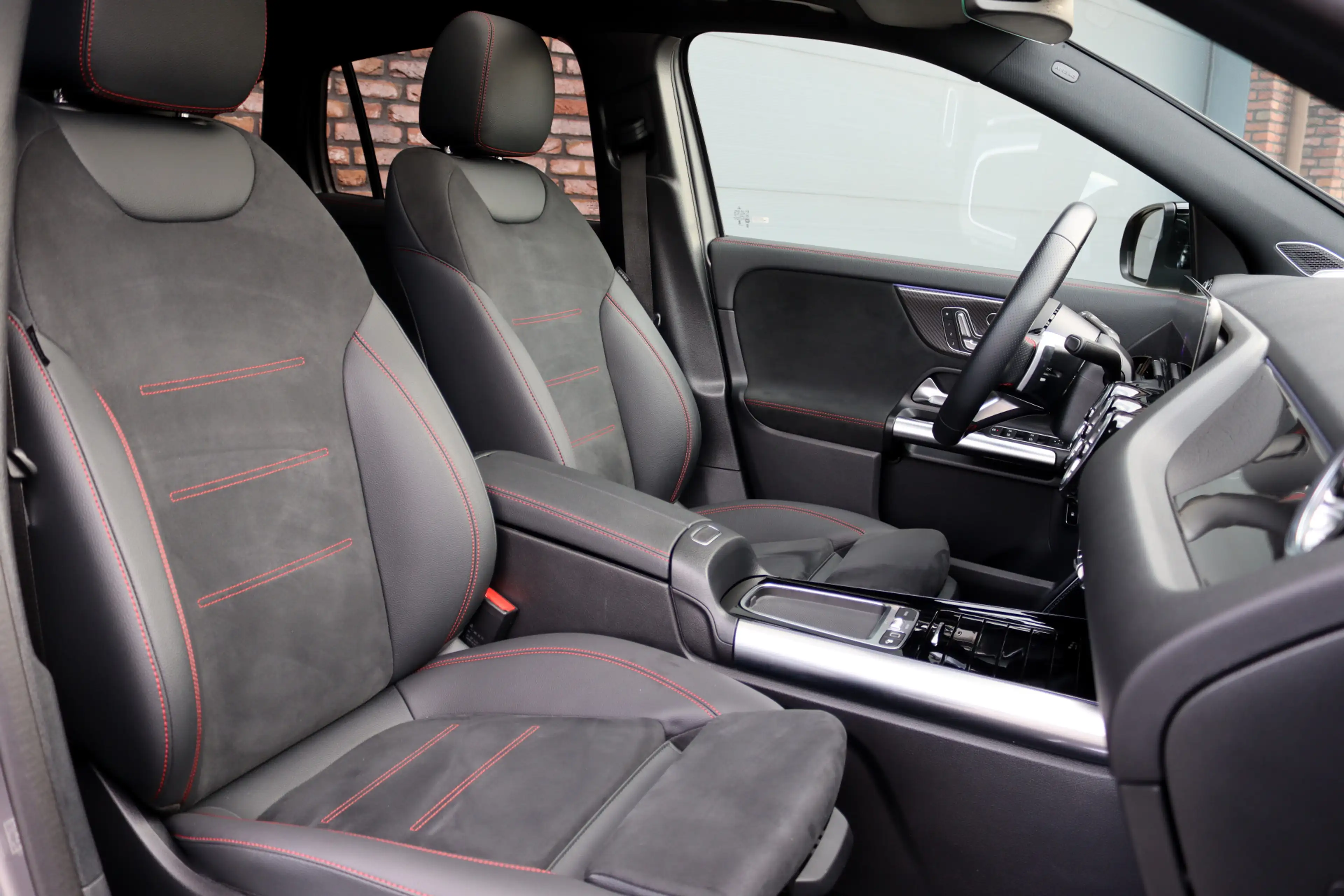 Mercedes-Benz GLA 250 e Premium+ AMG Line | Facelift | Distronic | Panor — photo 6