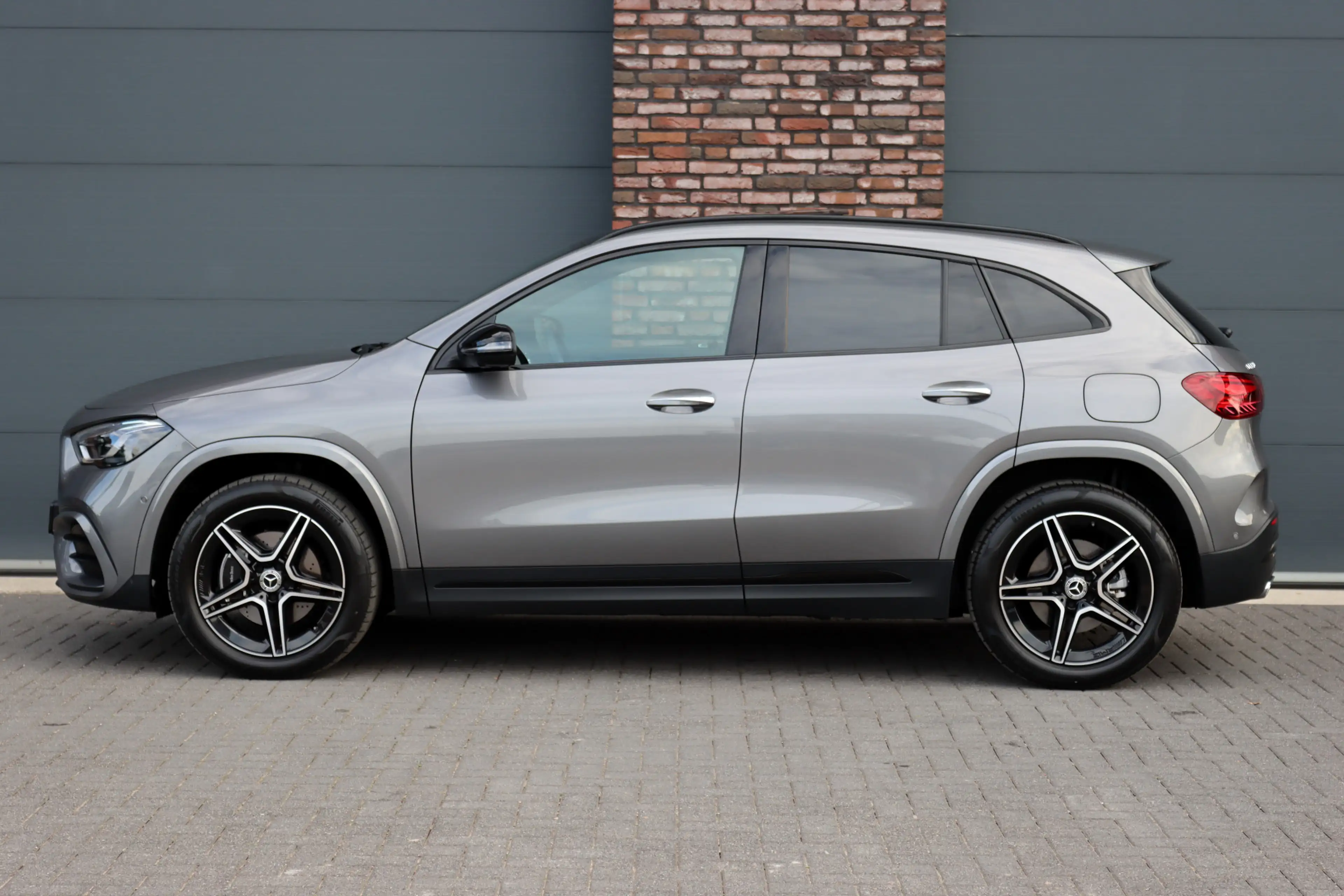Mercedes-Benz GLA 250 e Premium+ AMG Line | Facelift | Distronic | Panor — photo 9