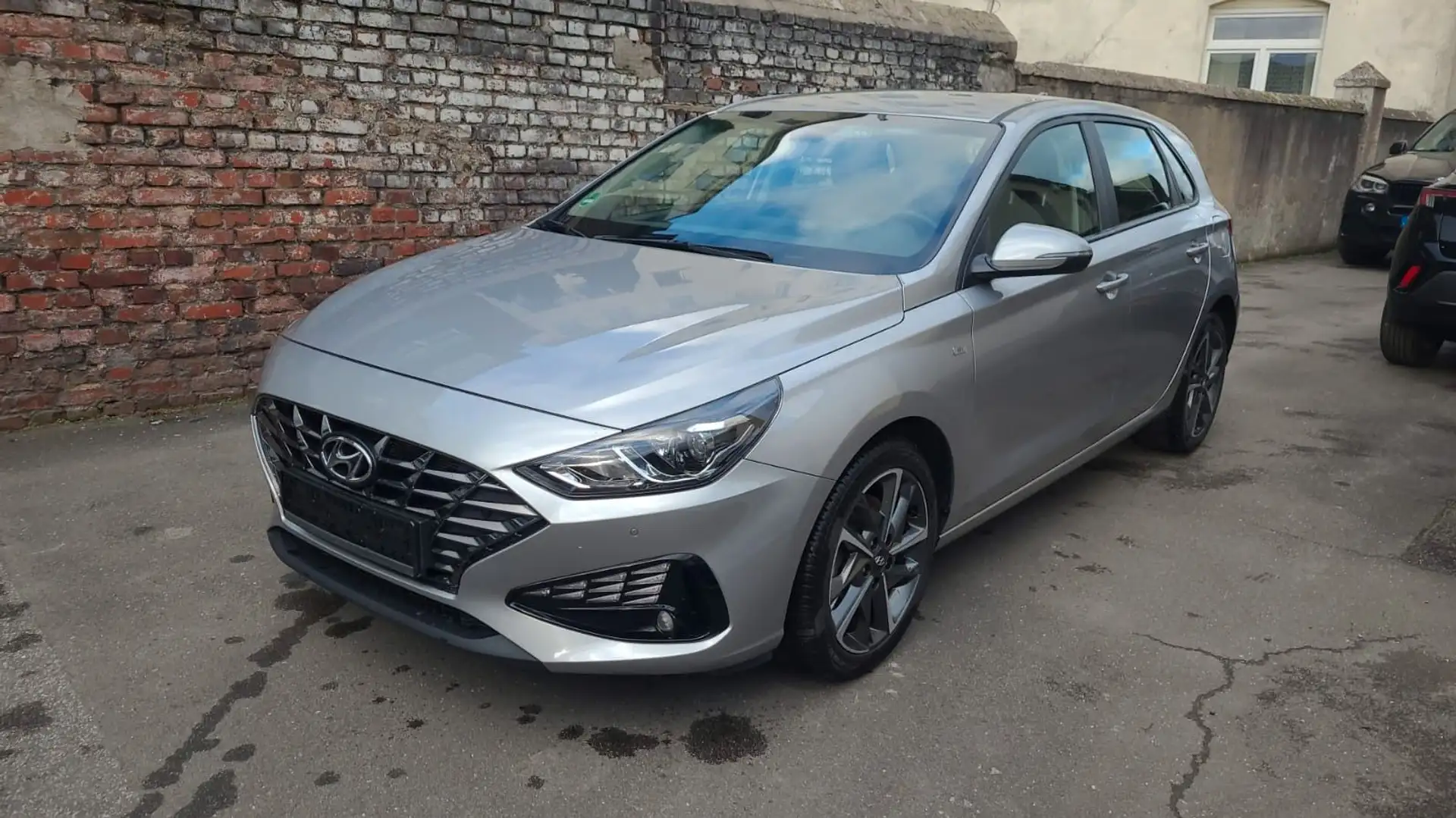 Hyundai i30 1.0 T-GDI Hybrid Alu Navi Kamera Tempomat Argent - 1