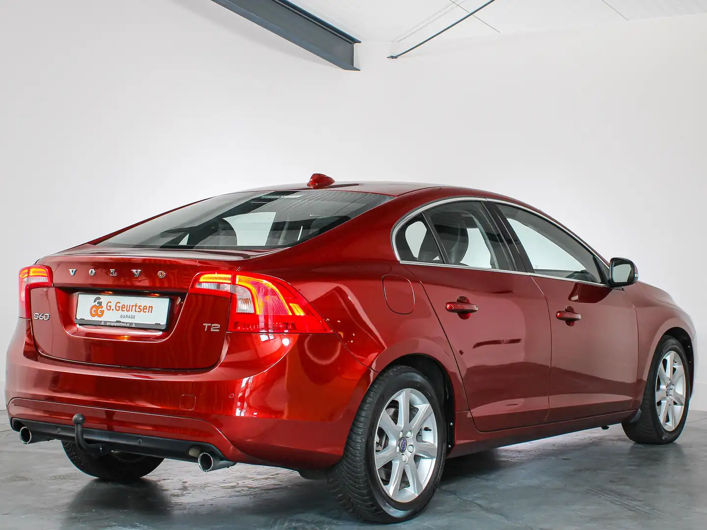 Volvo S60 1.5 T2 Kinetic, Trekhaak, Automaat, Navigatie, Sto Rood - 2