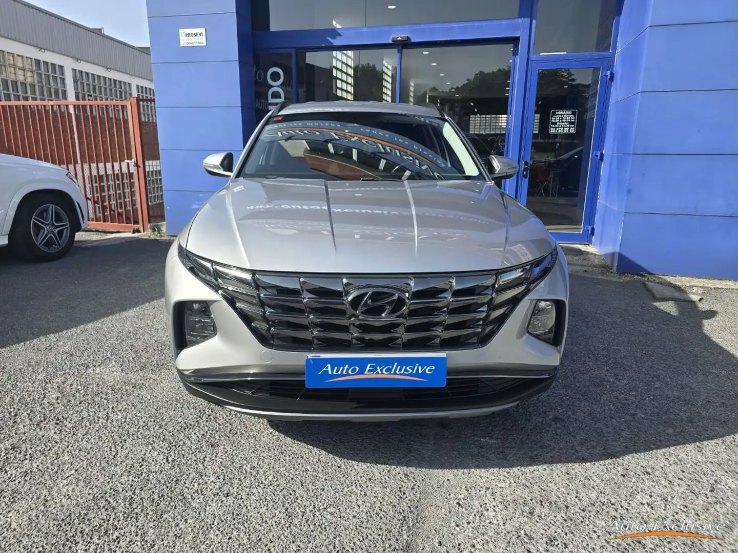 Hyundai TUCSON 1.6 TGDI 169kW 230CV HEV Maxx Auto Gris - 2