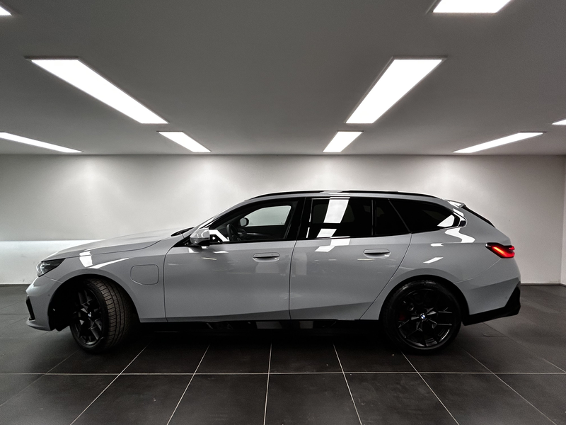 BMW 550 e xDrive Touring — photo 2