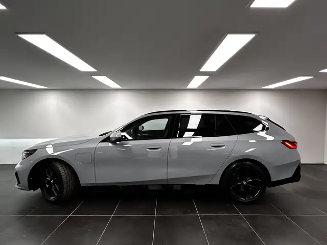 BMW 5 Series view 2
