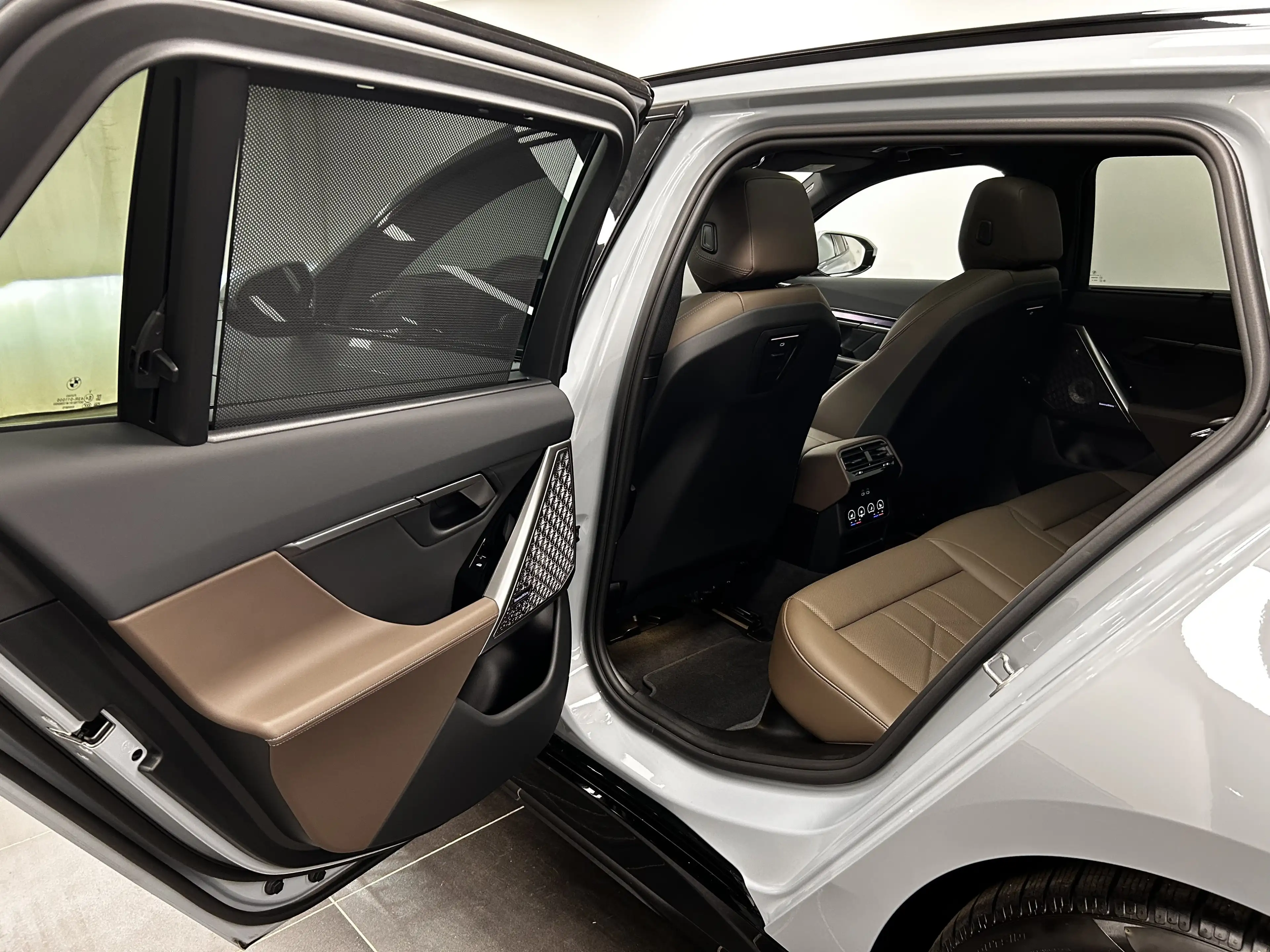 BMW 550 e xDrive Touring — photo 15