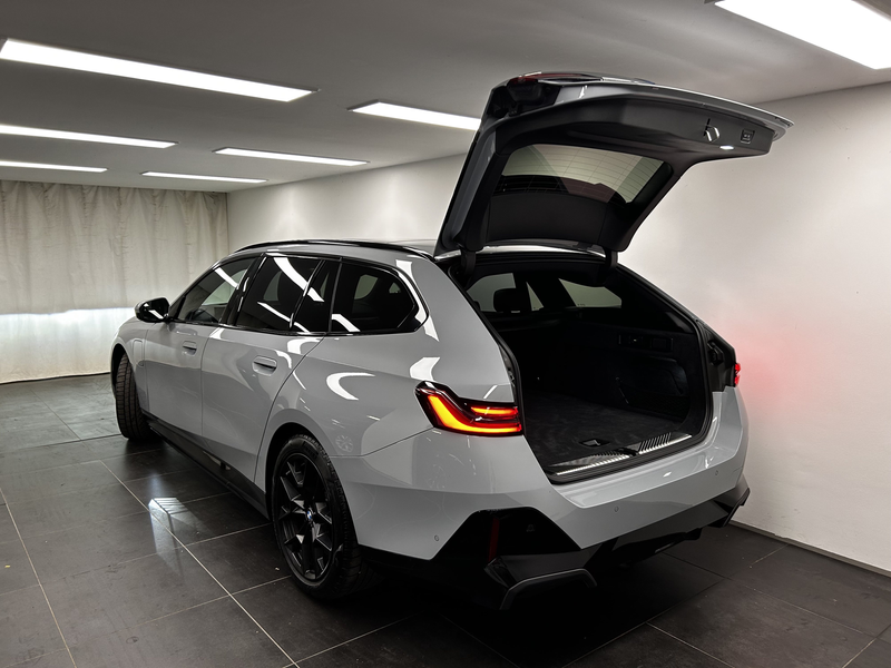 BMW 550 e xDrive Touring — photo 13