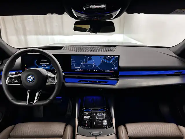 BMW 5 Series view 5