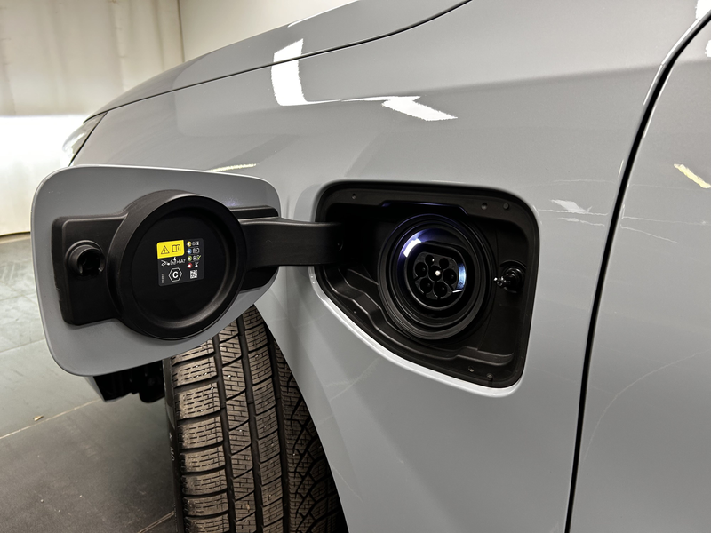 BMW 550 e xDrive Touring — photo 11