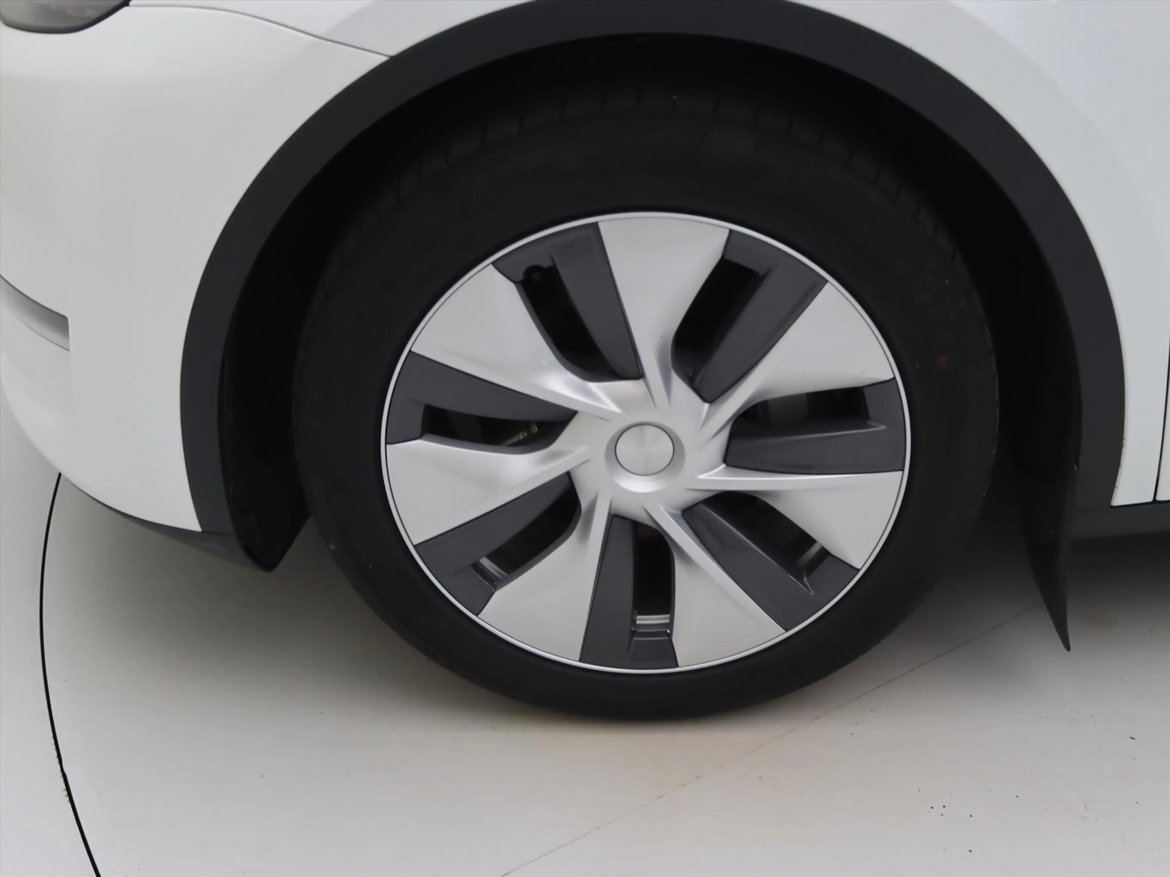 Tesla Model Y Long Range AWD 75kWh 351pk 92.2% SoH [ AMD RYZEN+A — photo 13