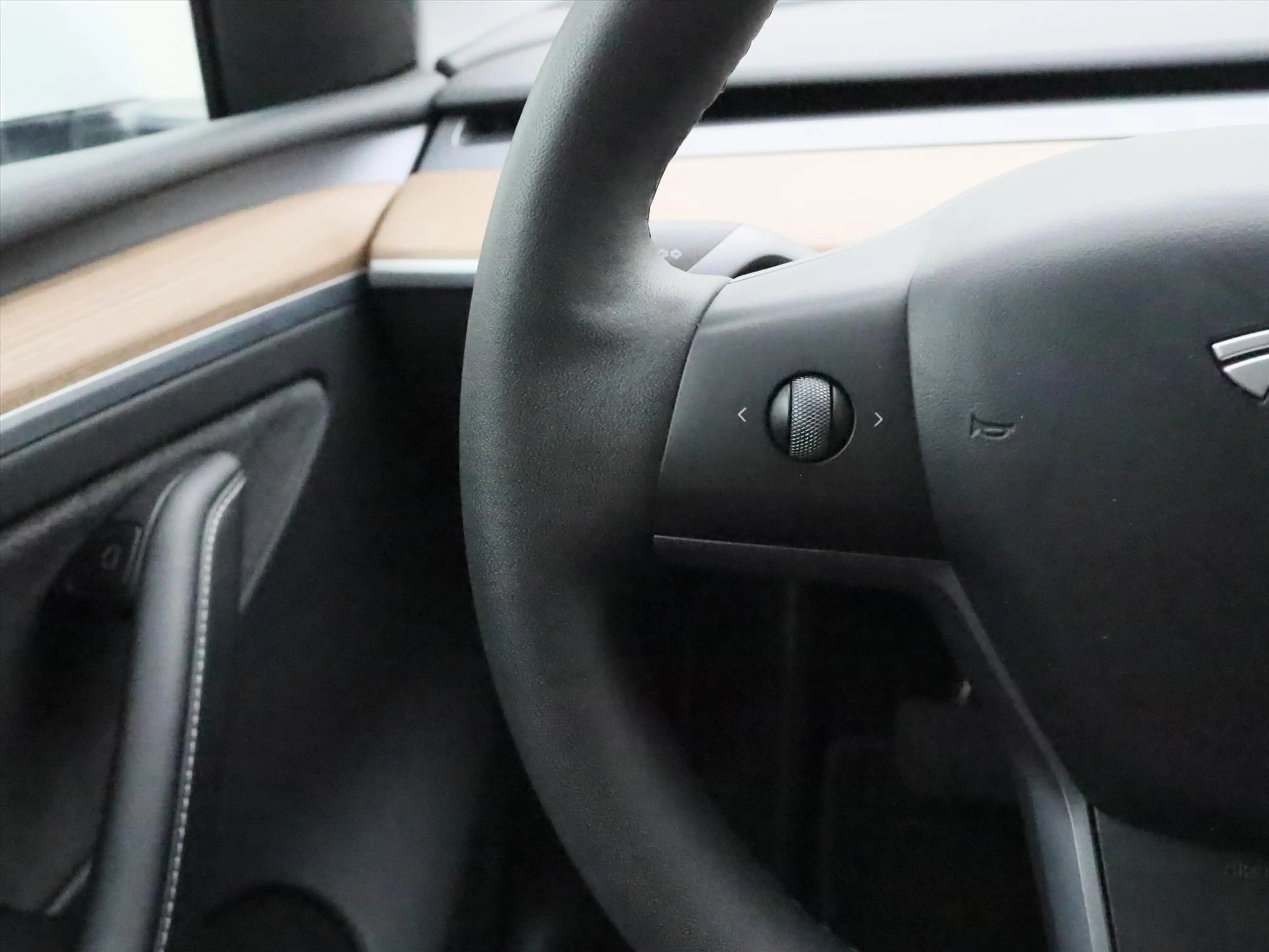 Tesla Model Y Long Range AWD 75kWh 351pk 92.2% SoH [ AMD RYZEN+A — photo 22