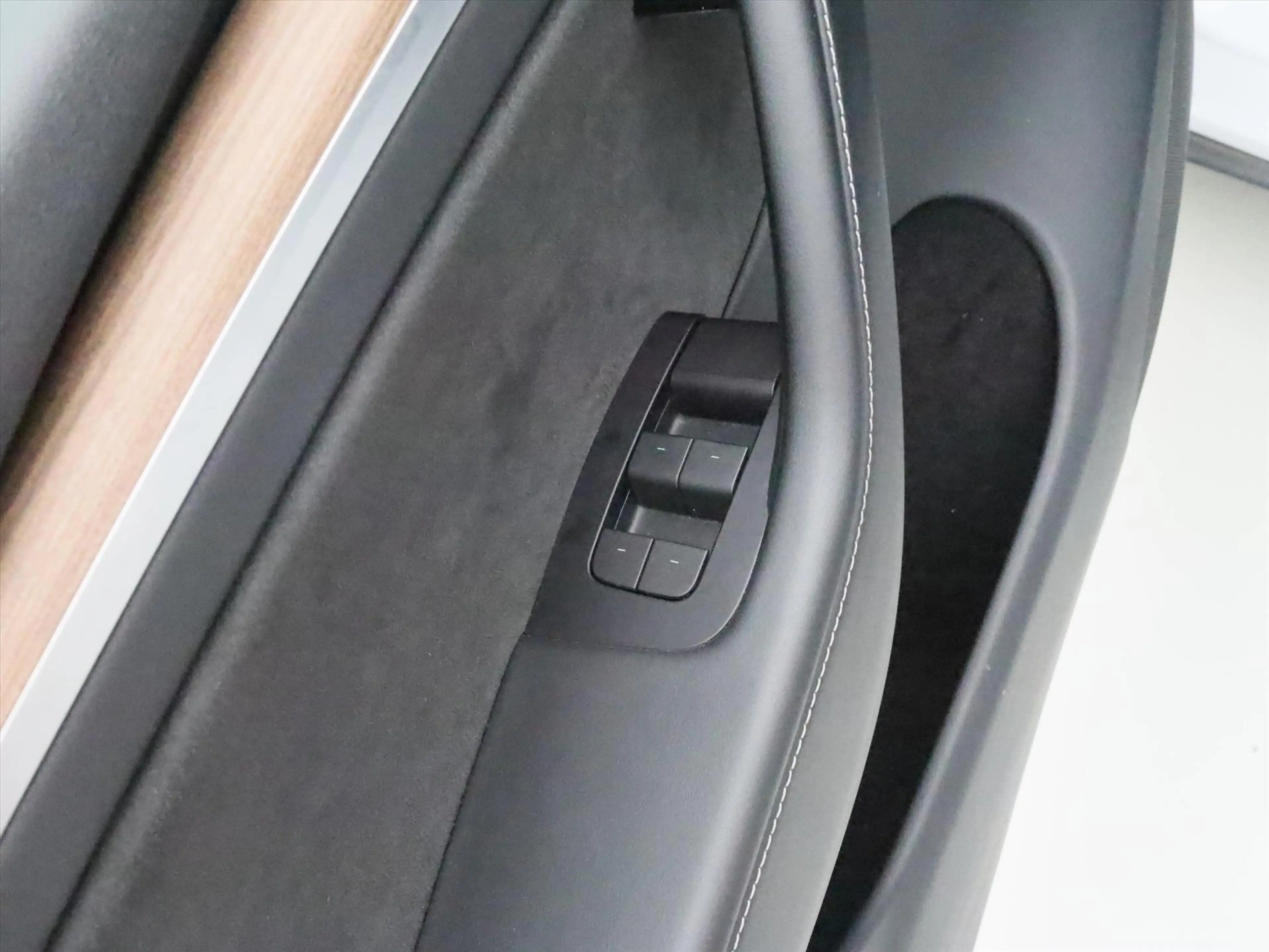 Tesla Model Y Long Range AWD 75kWh 351pk 92.2% SoH [ AMD RYZEN+A — photo 30